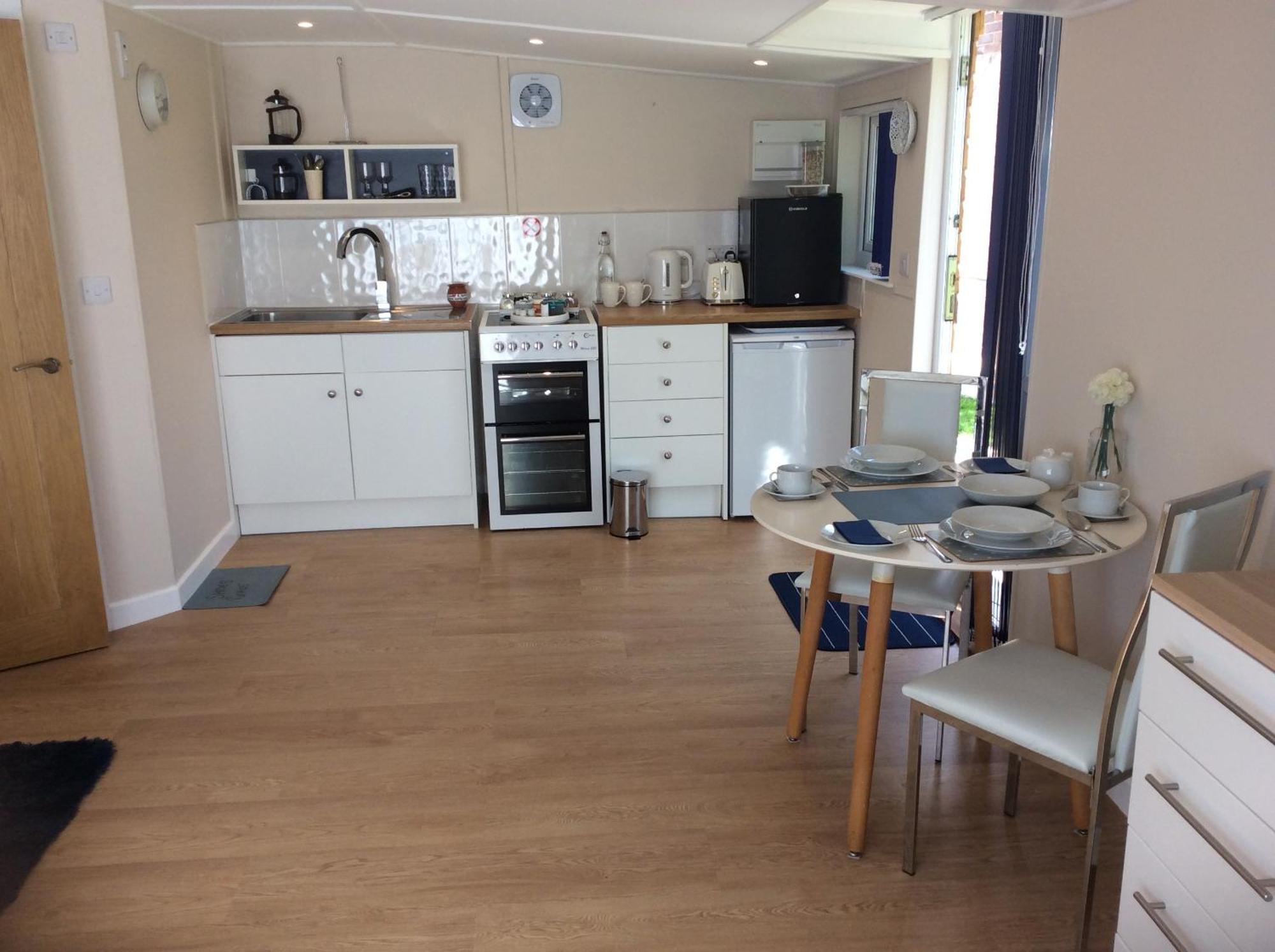 Old Ningwood Station Bed & Breakfast, Ningwood, Isle Of Wight Po41 0Tg Brook  Exterior photo